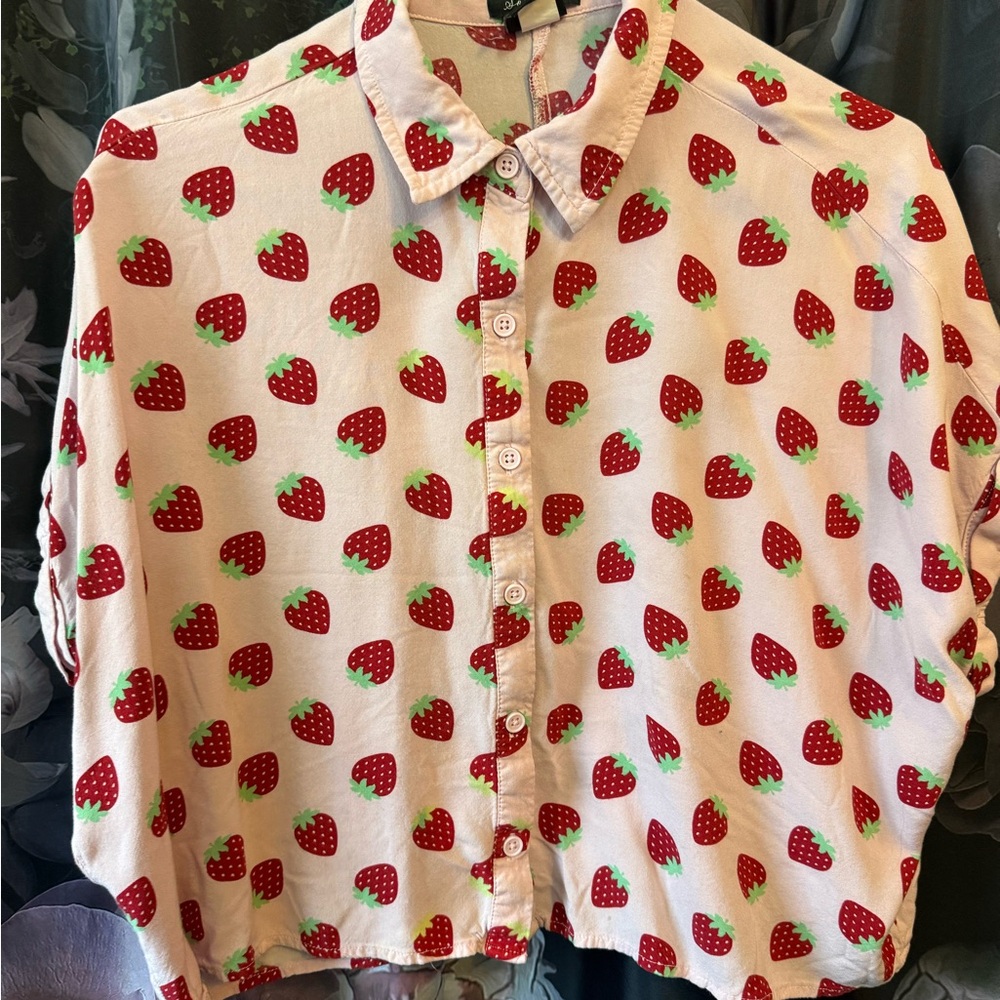 Hot Topic Sweet Society Pink Strawberry Boxy Fit Girls Woven Button-Up Medium
